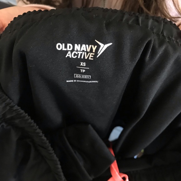 Black old navy athletic shorts - Picture 2 of 2